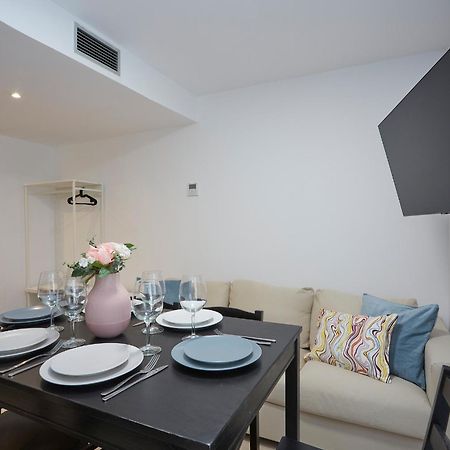 Three Bedroom Two Bathroom Apartment Close To Beach Барселона Экстерьер фото
