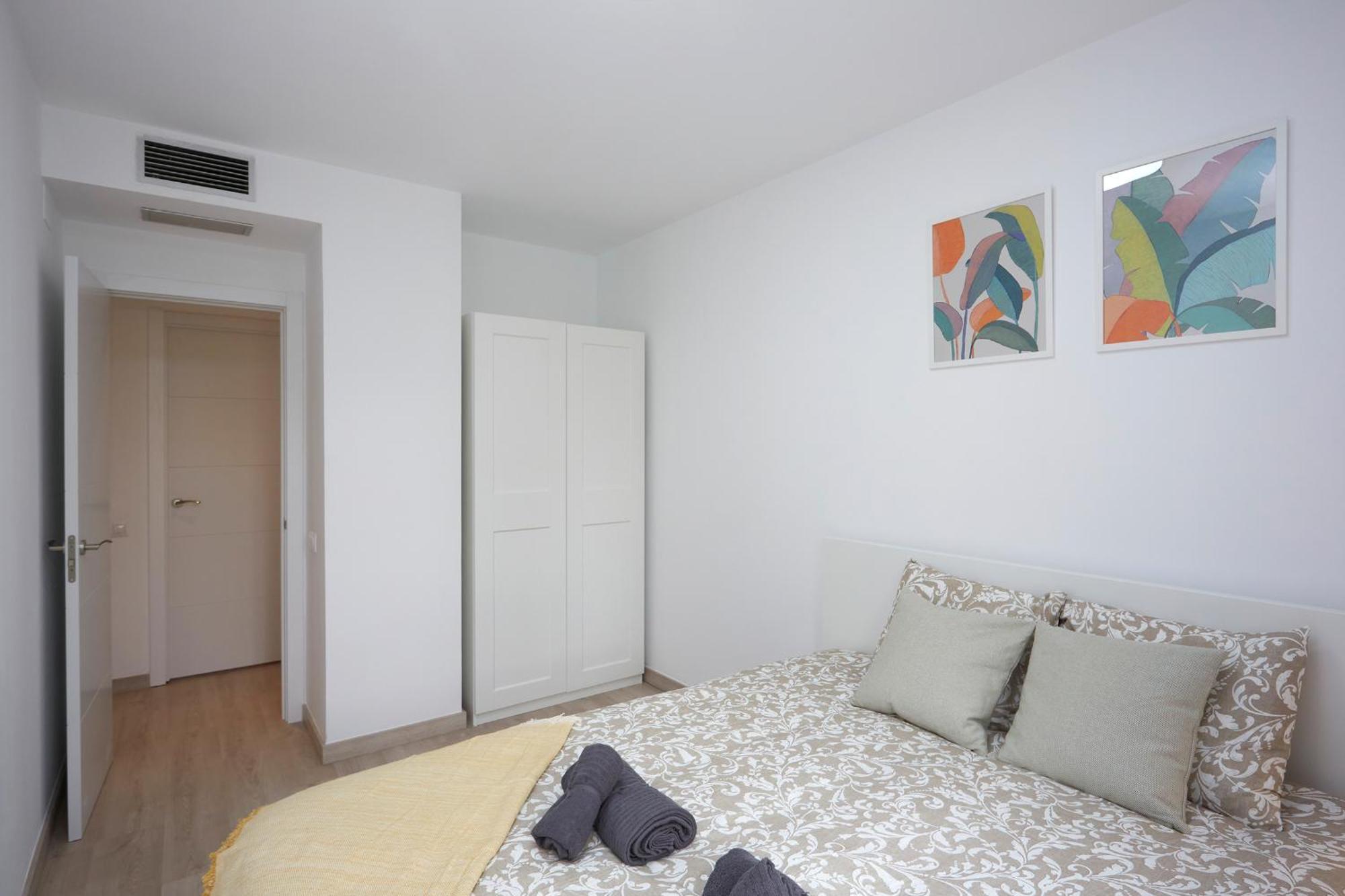 Three Bedroom Two Bathroom Apartment Close To Beach Барселона Экстерьер фото