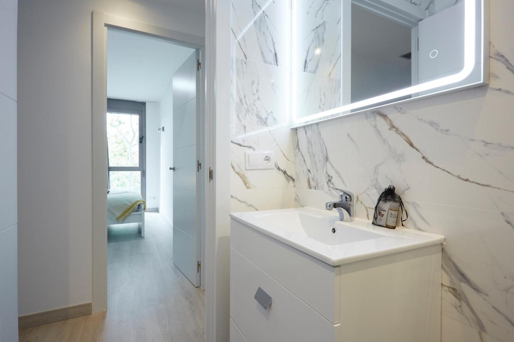 Three Bedroom Two Bathroom Apartment Close To Beach Барселона Экстерьер фото