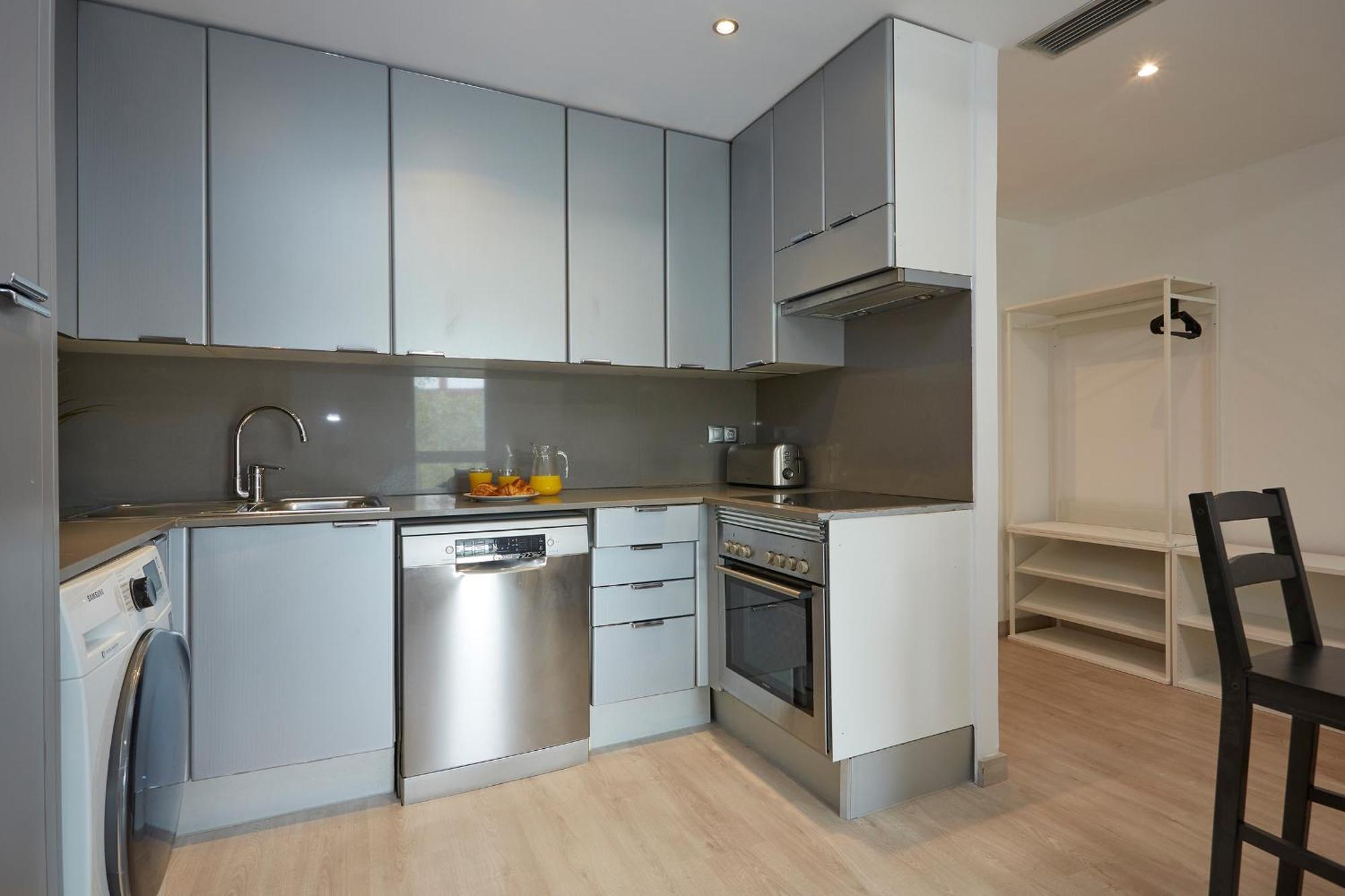 Three Bedroom Two Bathroom Apartment Close To Beach Барселона Экстерьер фото