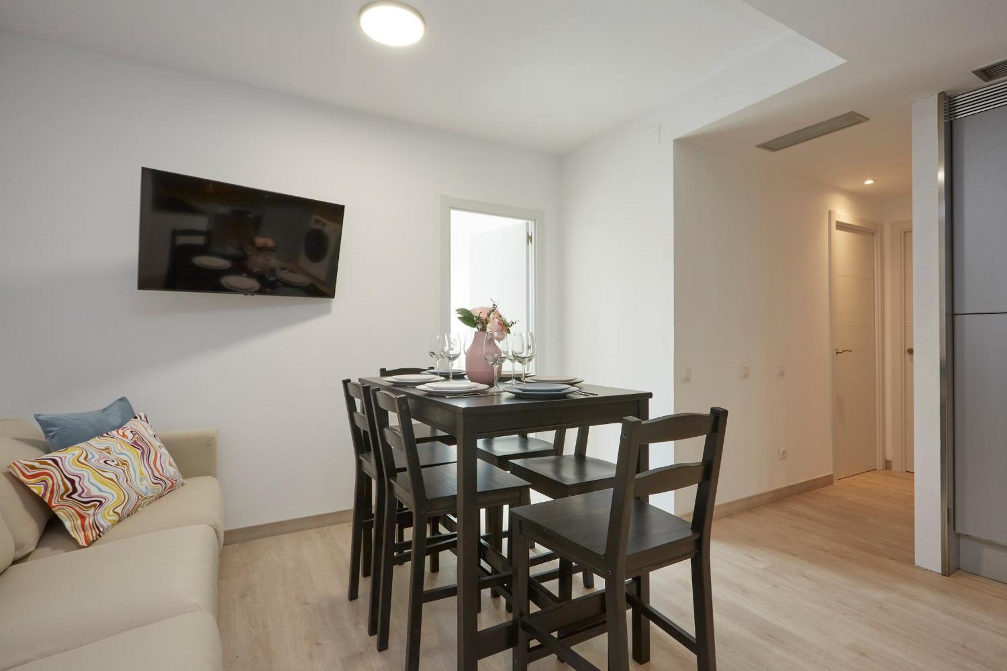Three Bedroom Two Bathroom Apartment Close To Beach Барселона Экстерьер фото