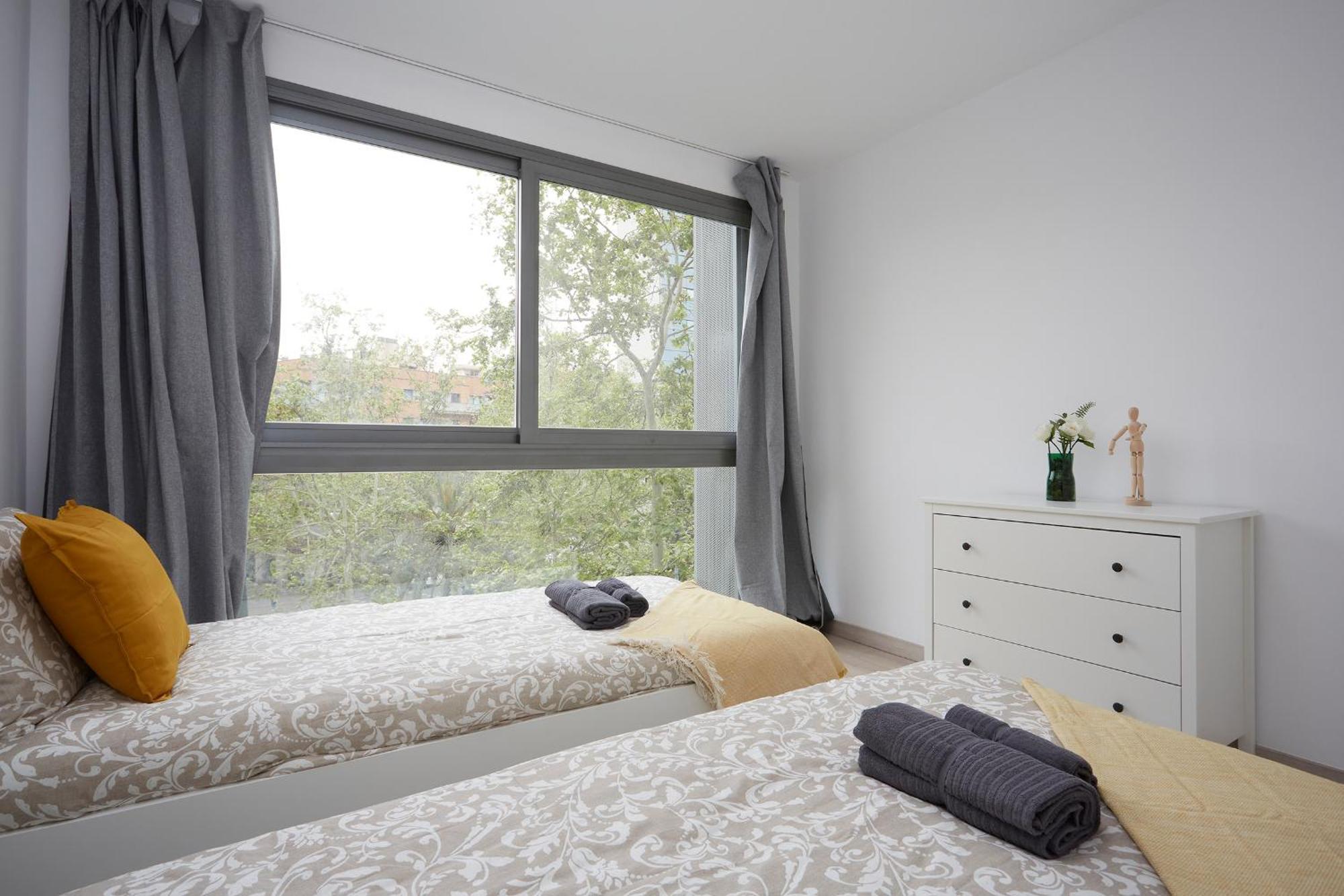 Three Bedroom Two Bathroom Apartment Close To Beach Барселона Экстерьер фото